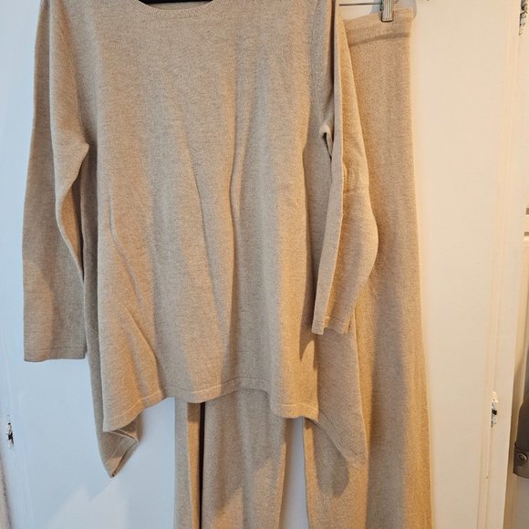 Brand: SORI  Size:M/L Pants & Tops - Picture 2 of 5